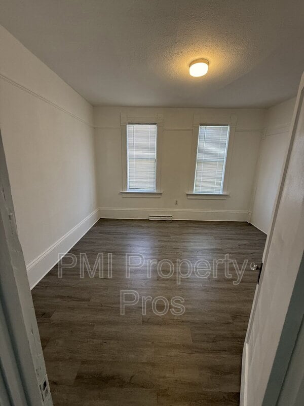 Building Photo - 2630 N 24th Pl