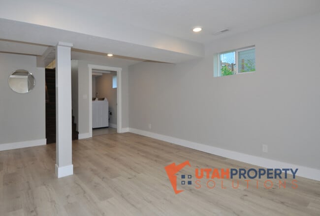 Building Photo - 330 E Sherman Ave