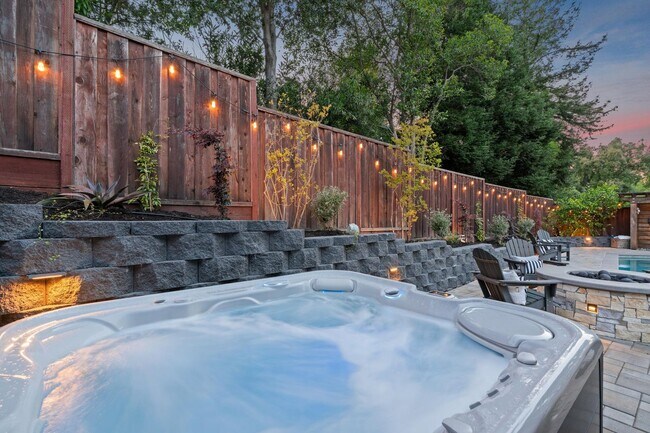 Building Photo - Luxury Single-Level Westside Alamo Home with Saltwater Pool, Spa & Outdoor Kitchen