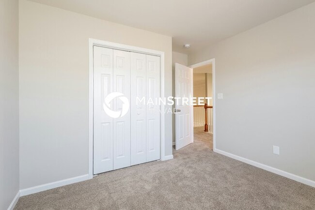 Building Photo - 5 Bedroom Pet-Friendly Home in CHARLOTTE, NC with Main Street Renewal