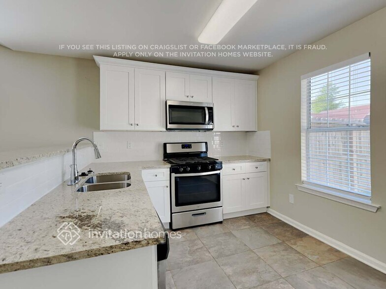 Building Photo - 319 Fairdale Trace