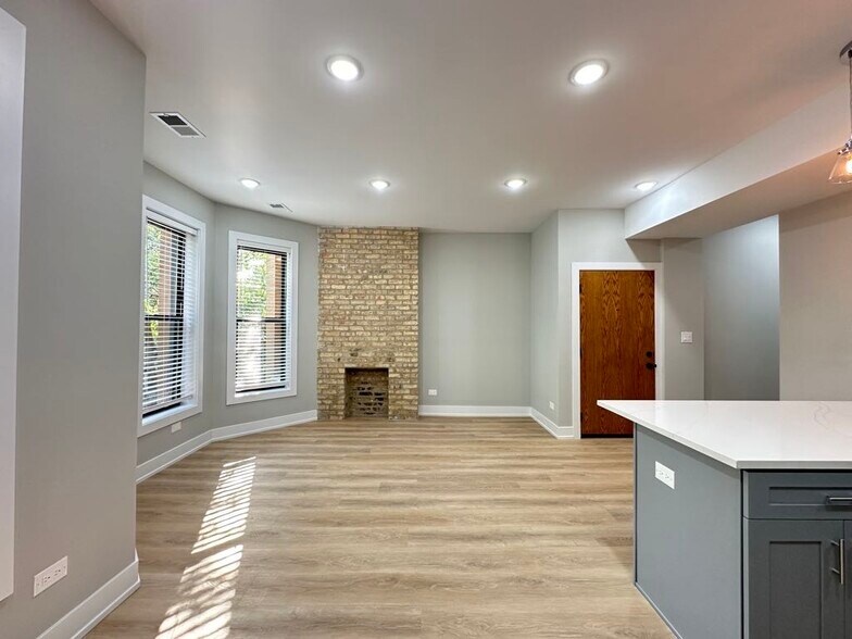 Building Photo - 443 W Belden Ave