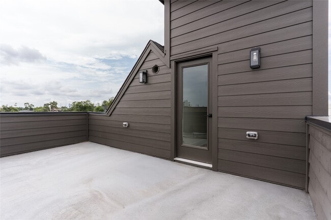 Building Photo - 2428 Ella Blvd