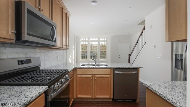 Building Photo - 95 Robeson St