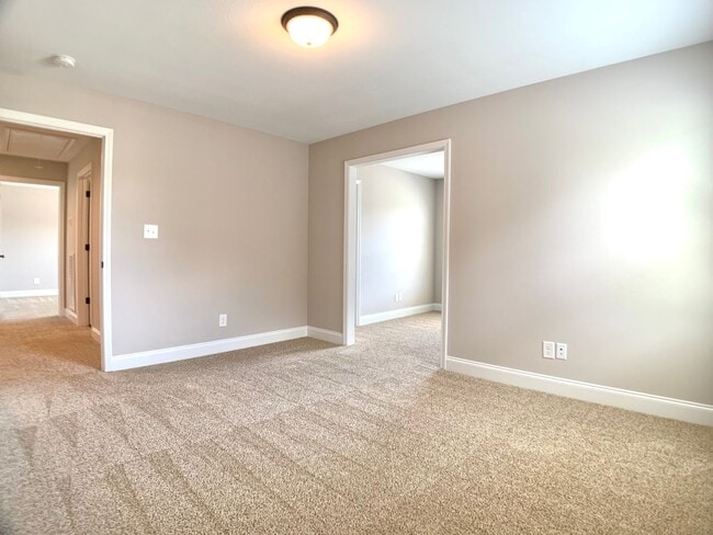 Building Photo - 733 Banister Dr