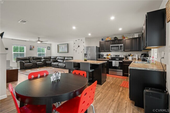 Building Photo - 21012 Baileys Grove Dr