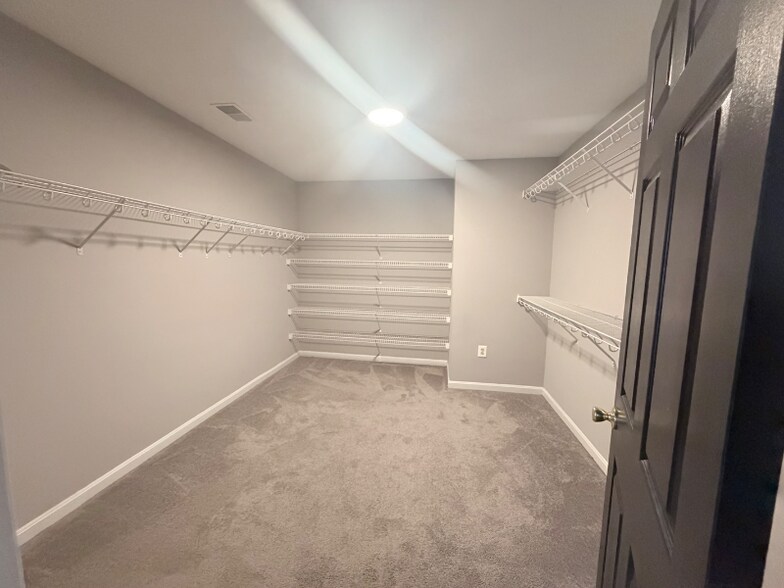 Building Photo - 2404 Berry Thicket Ct