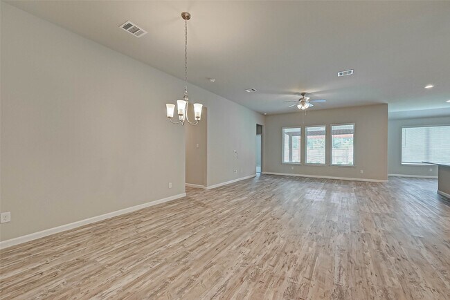 Building Photo - 14111 Lake Lodge Dr
