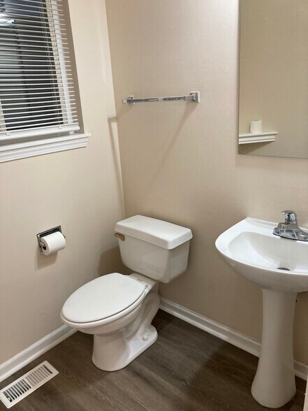 Powder room I floor - 12 Gail Ct