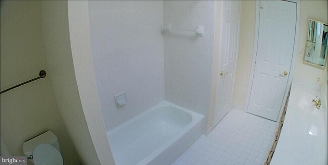 Building Photo - 5430 Ashleigh Rd