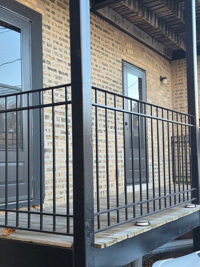 Building Photo - 2544 W Hollywood Ave