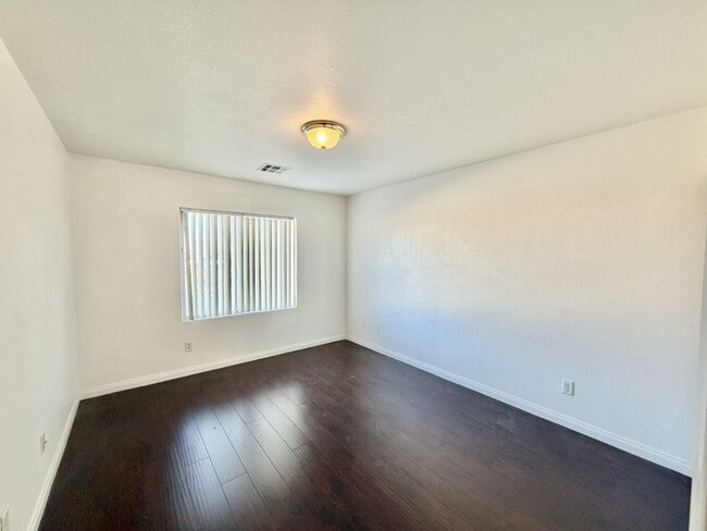 Building Photo - 2952 Jacaranda Dr