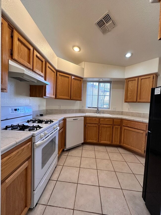 Building Photo - Great 3 Bedroom, 2 Bath Home Centrally located in Kingman!