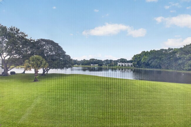Building Photo - 3604 Bridgewood Dr