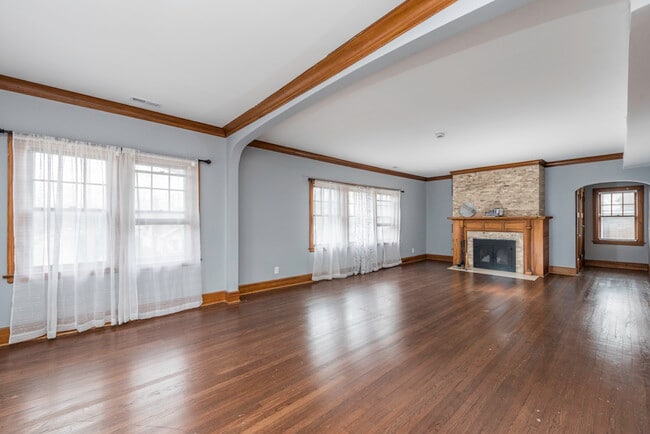 Building Photo - 415 W Ridgeland Ave