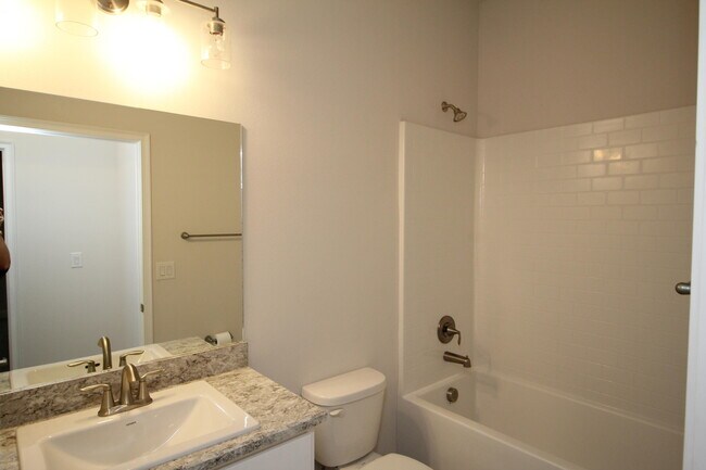 Building Photo - 705 Kylar Dr NW