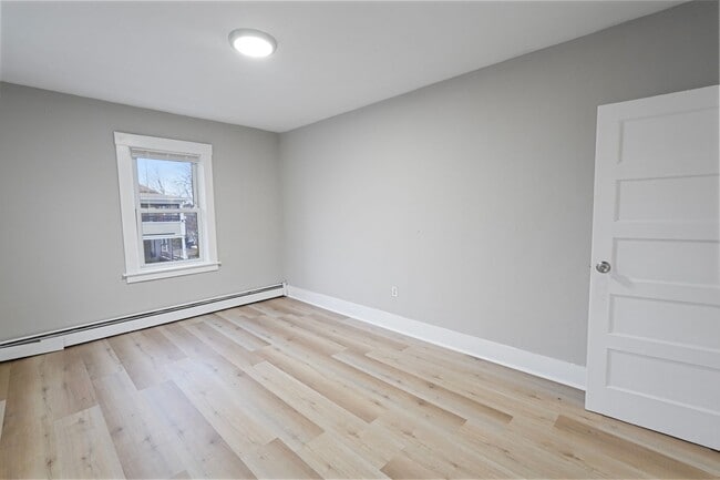 Building Photo - 175 School St