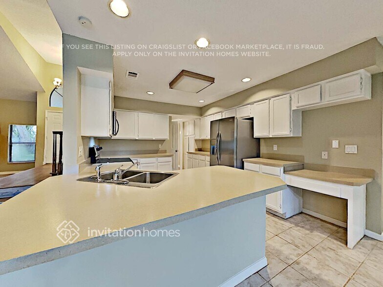 Building Photo - 6239 Greenwich Dr