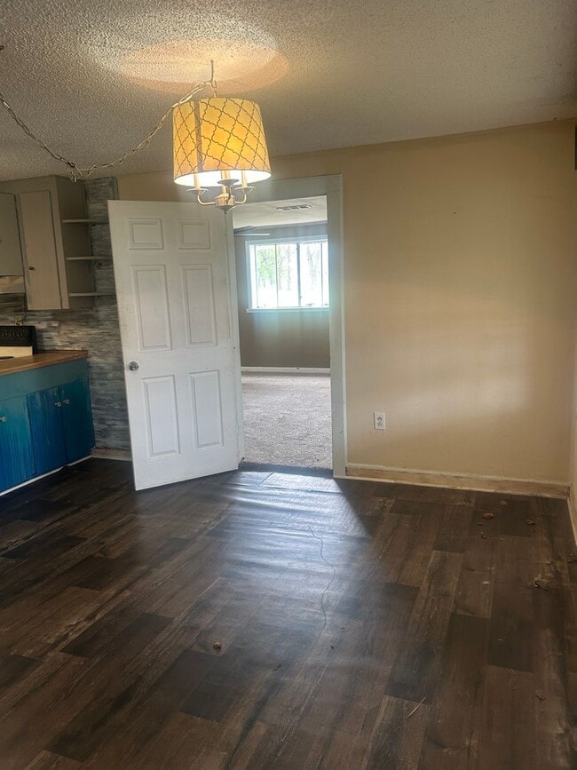 Building Photo - Contact Peggy Goodman 501 676 1758