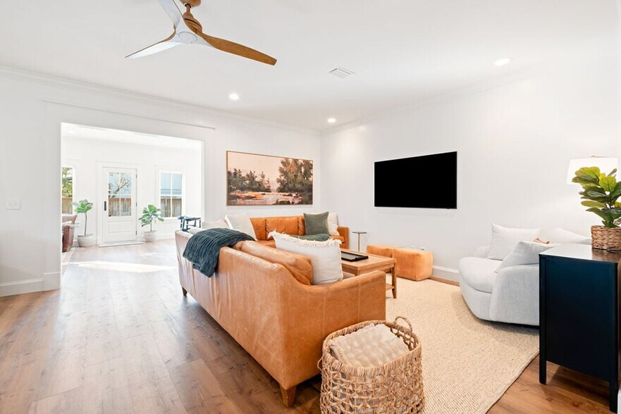 Building Photo - 463 Clareon Dr