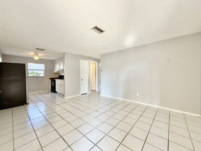 Building Photo - 972 San Christopher Dr