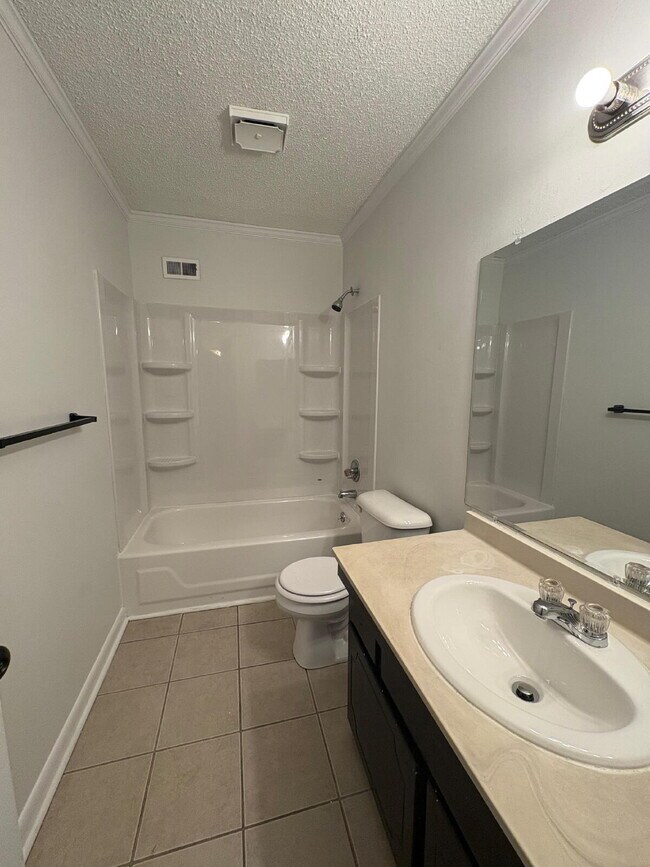 Building Photo - 571 Winding Creek Rd