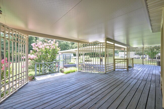 Building Photo - 3215 Arthur Dr