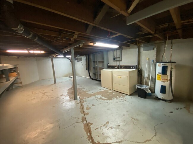 Building Photo - 1100 W Monroe Ave