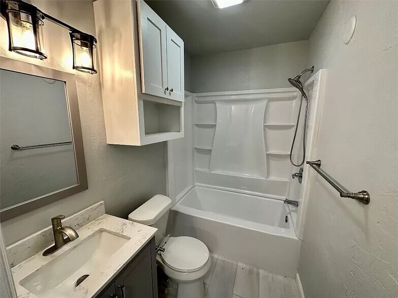 bathroom - 2912 NW 20th St