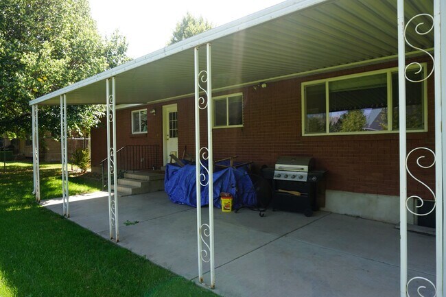 Building Photo - Murray 5 Bedroom Rambler Home