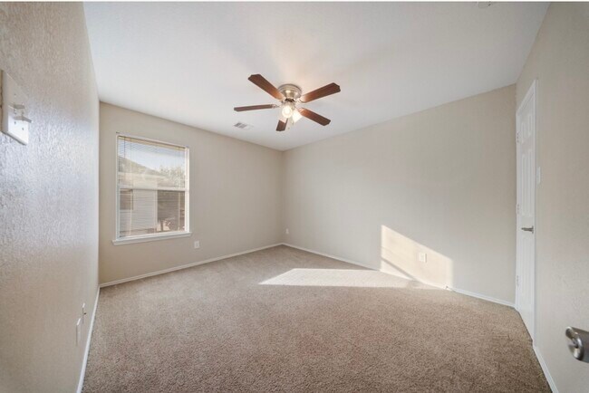 Building Photo - 18123 Hillock Glen Ln