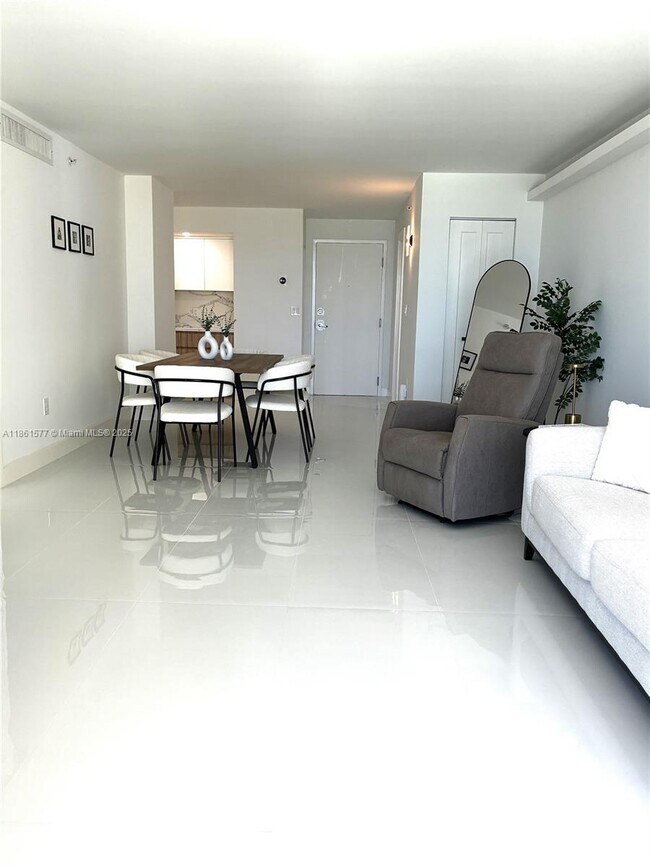 Building Photo - 6917 Collins Ave