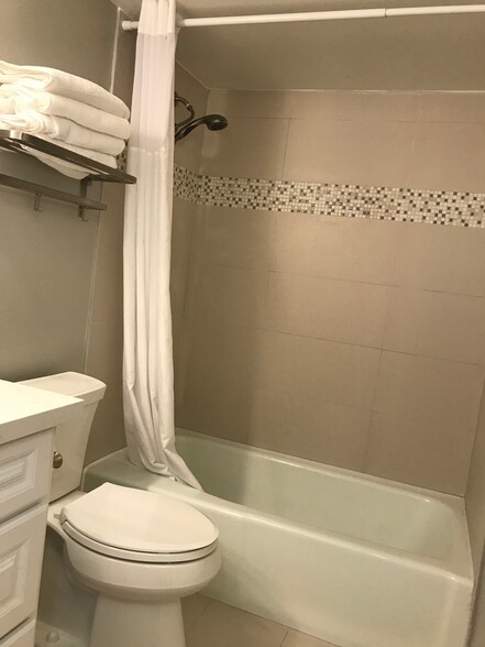 Full bathroom includes shower/tub combo - 7350 N Pima Rd