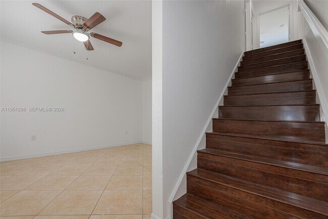 Building Photo - 1000 Palm Trail