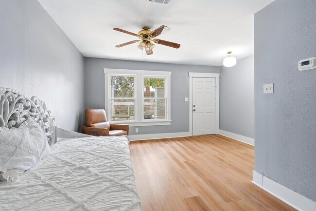 Building Photo - 304 Bomar St