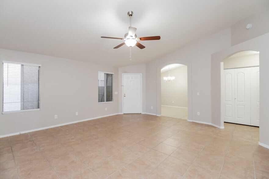 Building Photo - 118 W Tumbleweed Ct