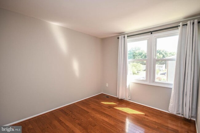 Building Photo - 10231 Millstream Dr