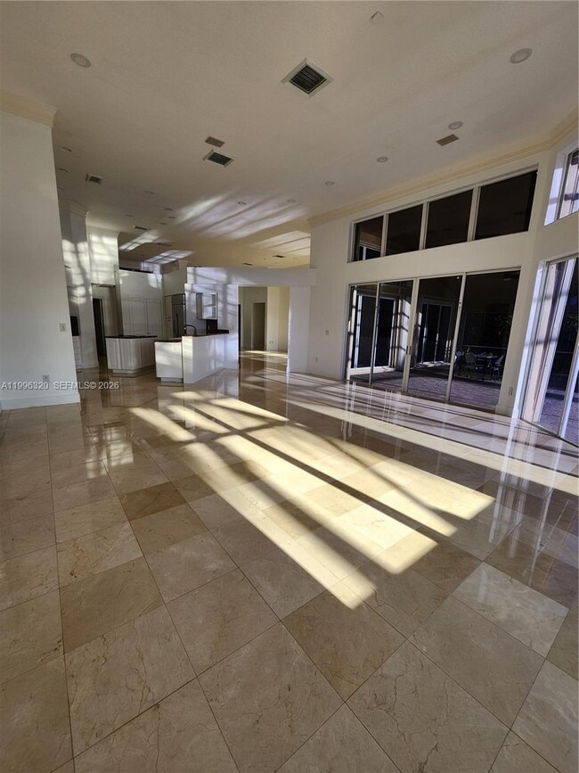 Building Photo - 620 Laurel Ln