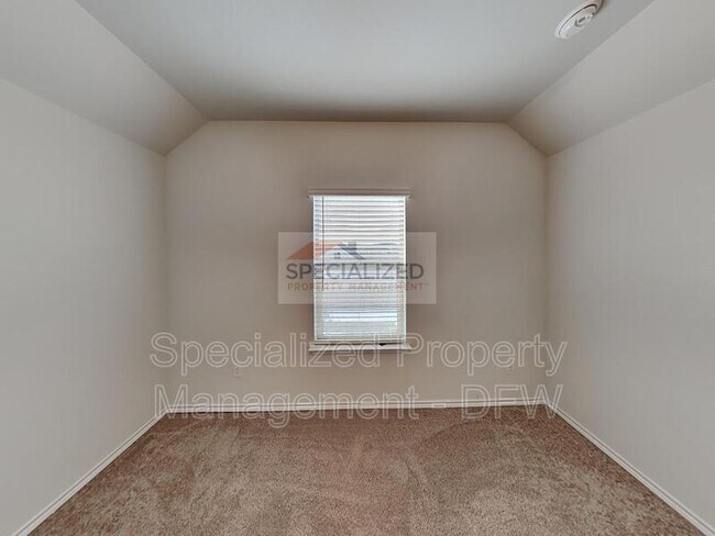 Building Photo - 453 Milverton Dr