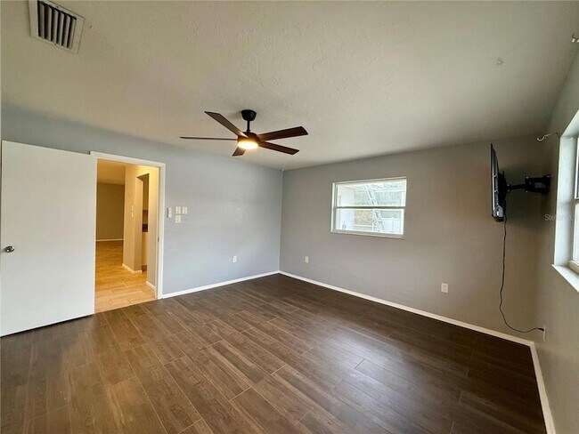 Building Photo - 2328 Cass St