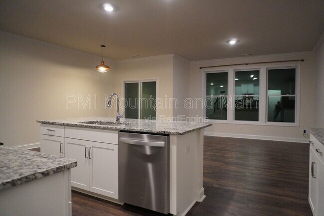 Building Photo - 210 Creekview Rd