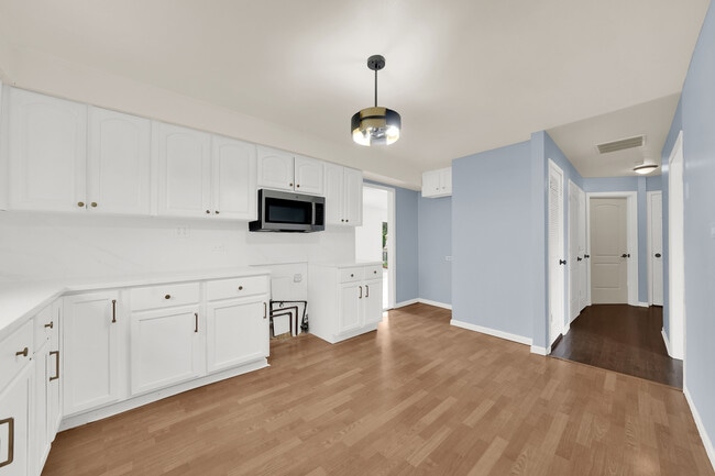 Building Photo - 4933 S Lockwood Ave