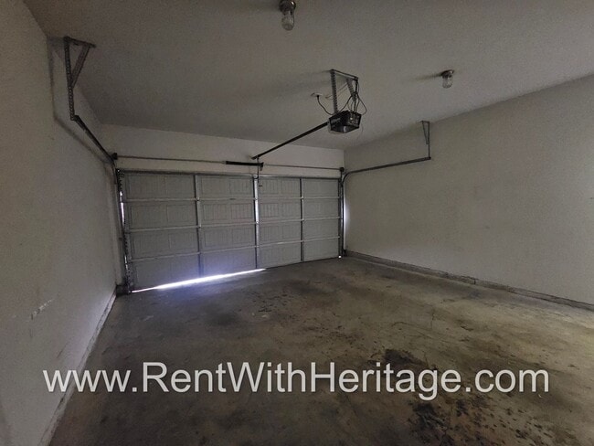 Building Photo - Gorgeous 3Bd / 2Ba Immaculate Townhome / U...