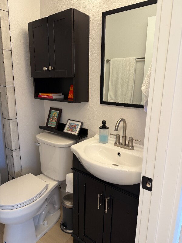 Building Photo - 406 W Azeele St