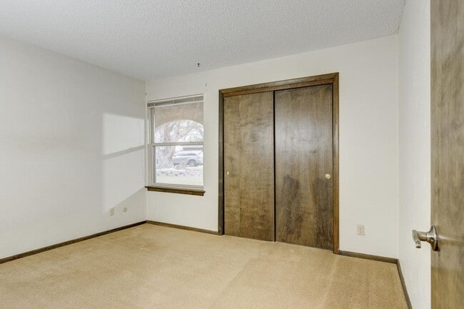 Building Photo - Charming Residence in a Prime Location 3bed/2bath