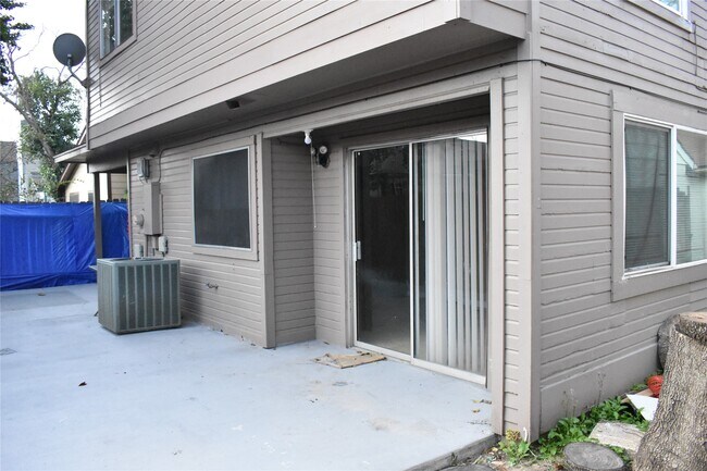 Building Photo - 8903 Kalewood Dr