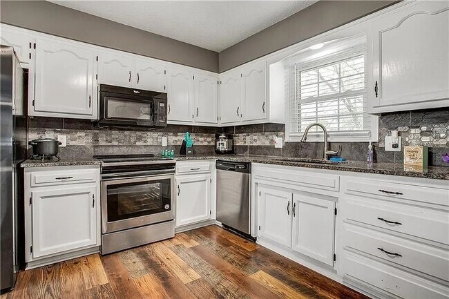 Building Photo - Spacious 3bd/2ba House in Independence, MO!