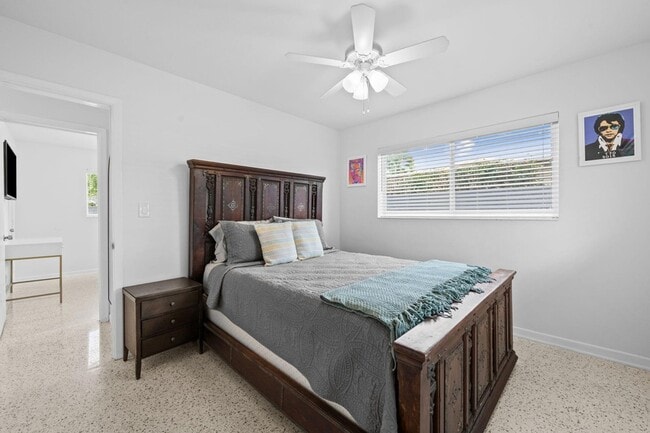 Building Photo - 409 NW 27th St