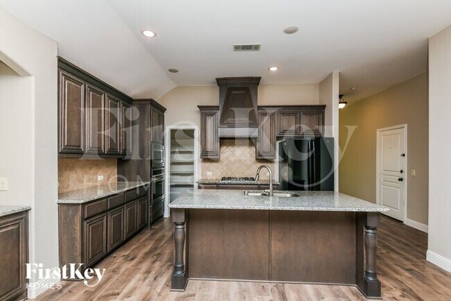 Building Photo - 1029 English Oak Dr