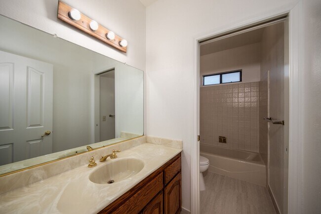 Building Photo - Spacious 4 Bedroom 3.5 Baths with Views!!